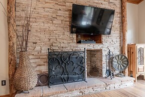 Stunning Ruidoso Cabin w/ Private Hot Tub!