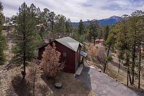 Stunning Ruidoso Cabin w/ Private Hot Tub!