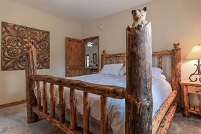 Stunning Ruidoso Cabin w/ Private Hot Tub!