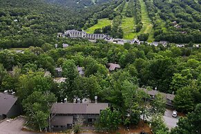 Village of Loon Mtn Condo w/ Fireplace & Balcony!