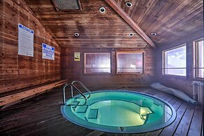 Slopeside Condo With Hot Tub + Game Room Access!