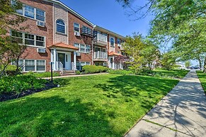 Central & Contemporary NJ Condo: Steps to Shore!