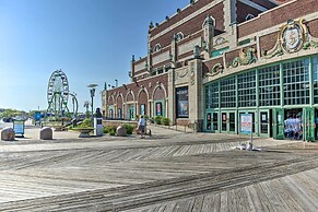 Central & Contemporary NJ Condo: Steps to Shore!