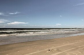 Steps to Surfside Beach: Large Group Gulf Retreat