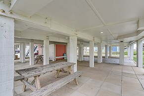 Steps to Surfside Beach: Large Group Gulf Retreat