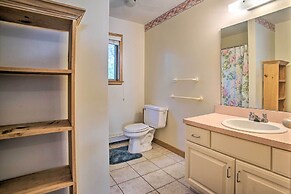 Vineyard Gem < 2 Mi to Beach & Oak Bluffs!