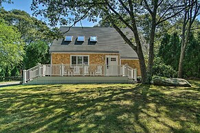 Vineyard Gem < 2 Mi to Beach & Oak Bluffs!