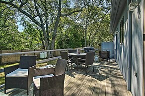 Vineyard Gem < 2 Mi to Beach & Oak Bluffs!