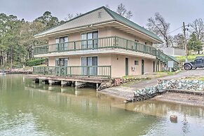 Lake Hamilton Couple's Retreat: Boat Dock + Ramp!