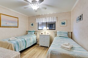 Walk to Beach: Hilton Head Condo w/ Balcony