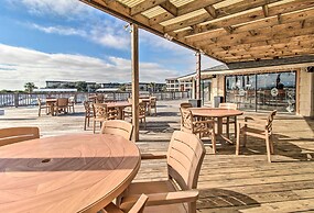 Walk to Beach: Hilton Head Condo w/ Balcony