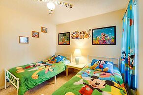 7 Mi to Disney World: Condo w/ Pool in Laguna Bay