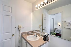 Cozy Kissimmee Townhome ~ 8 Mi to Disney World!