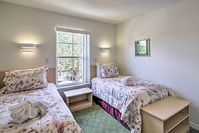 Cozy Kissimmee Townhome ~ 8 Mi to Disney World!