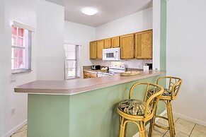 Cozy Kissimmee Townhome ~ 8 Mi to Disney World!