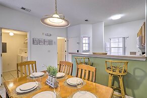 Cozy Kissimmee Townhome ~ 8 Mi to Disney World!