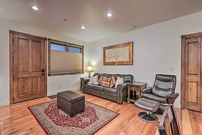 Cozy Central Glenwood Springs Condo w/ 2 Decks!