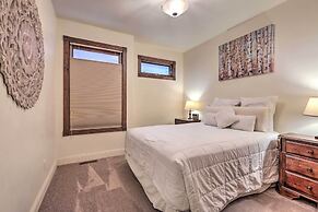Cozy Central Glenwood Springs Condo w/ 2 Decks!