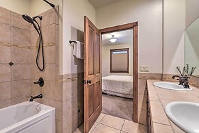 Cozy Central Glenwood Springs Condo w/ 2 Decks!