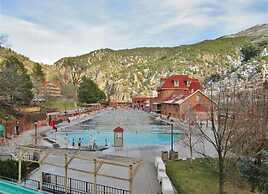 Cozy Central Glenwood Springs Condo w/ 2 Decks!