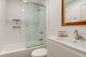 Newly Renovated Frisco End Unit w/ Gorgeous Views!