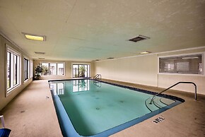 St Augustine Beach Condo w/ Patio & Pool Access!