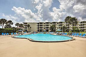 St Augustine Beach Condo w/ Patio & Pool Access!