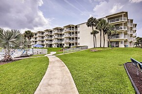 St Augustine Beach Condo w/ Patio & Pool Access!