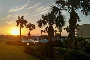 St Augustine Beach Condo w/ Patio & Pool Access!