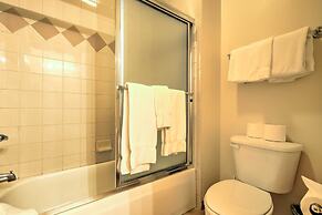 7 Mi to Skiing: Main St Frisco Condo w/ Balcony!