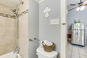 Walk to Magazine St: Nola House in Irish Channel!