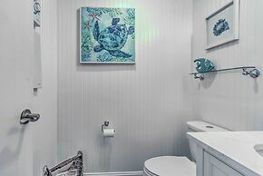 Harbor Island Beach Retreat - Steps to Ocean!