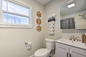 Updated Fayetteville Home < 2 Miles to Uark!