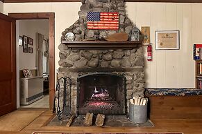 Lake Ivanhoe Family Escape w/ Fire Pit!