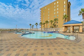 Pool/beach-view Gulf Shores Condo: Family Friendly