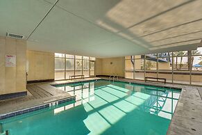 Pool/beach-view Gulf Shores Condo: Family Friendly