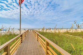 Pool/beach-view Gulf Shores Condo: Family Friendly