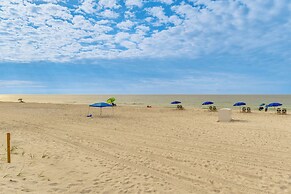 Pool/beach-view Gulf Shores Condo: Family Friendly