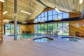 Cozy Resort-style Gatlinburg Condo: Indoor Pool!