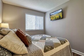 Cozy Resort-style Gatlinburg Condo: Indoor Pool!