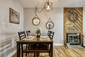 Cozy Resort-style Gatlinburg Condo: Indoor Pool!