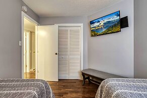 Cozy Resort-style Gatlinburg Condo: Indoor Pool!