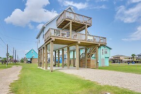 Walk to Water: Family-friendly Surfside Beach Home