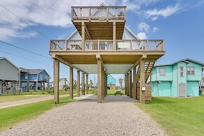 Walk to Water: Family-friendly Surfside Beach Home