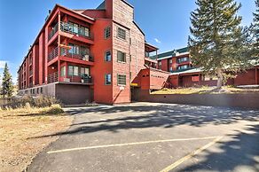 Mountainside Paradise: Ski-in/ski-out Resort Condo