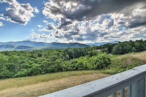 Intervale Family Retreat: Mtn View & Pool Access!