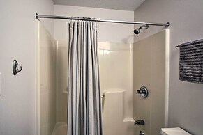 Intervale Family Retreat: Mtn View & Pool Access!