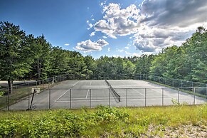 Intervale Family Retreat: Mtn View & Pool Access!