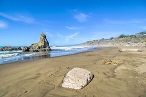 Spectacular Ocean View Retreat w/ Private Beach