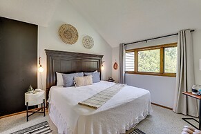 Galena Townhome w/ Deck & Community Perks!